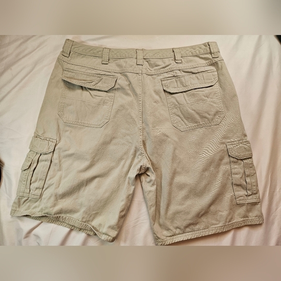 Wrangler Original Mens Beige Cargo Shorts With Side Pockets Size 42 - Picture 11 of 12